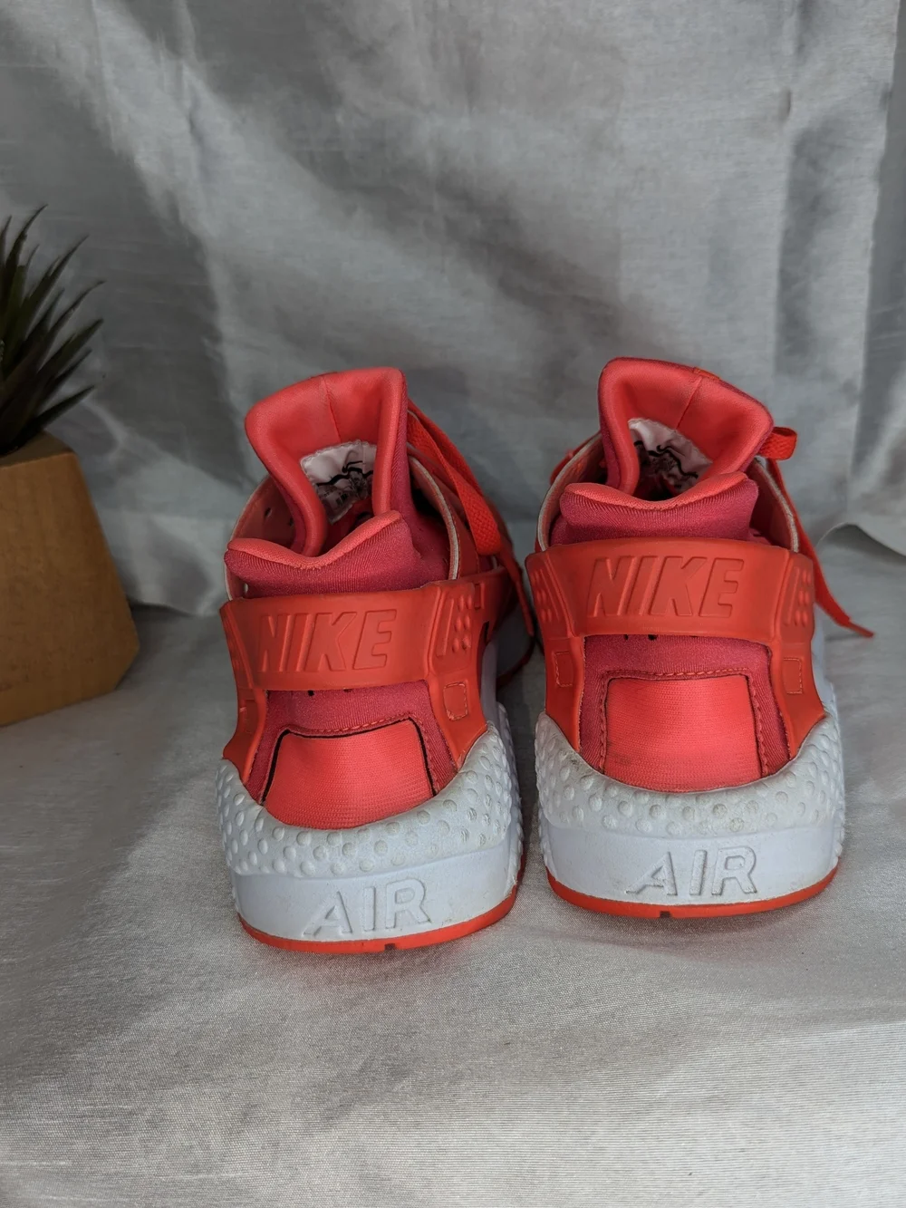 Nike Air Huarache Team Red Size 10 Low Top Lace-Up Sneakers 318429-608